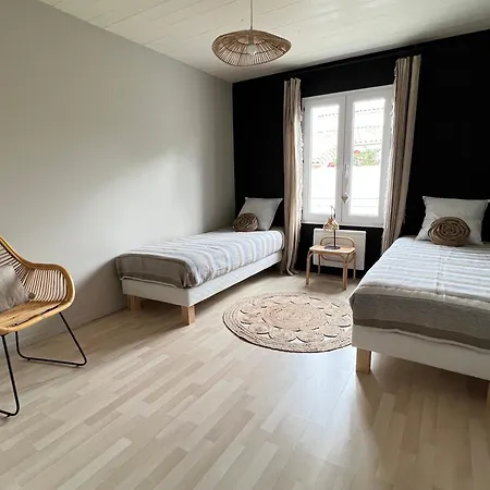 La Passerelle Grande Maison Avec Piscine Chauffee Holiday home Rivedoux-Plage